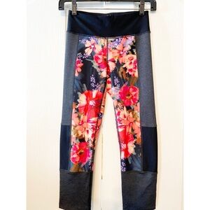 Joy Lab Capri active legging size XS Floral black